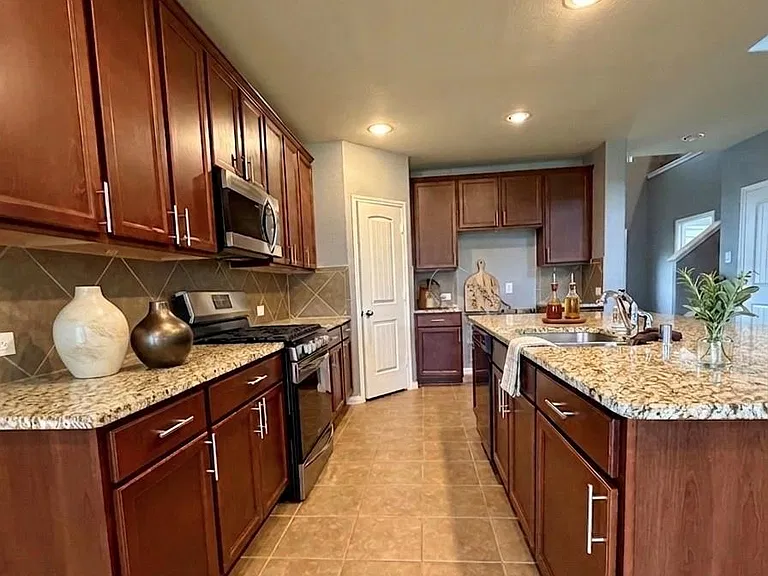 17518 Cypress Hilltop Way — Photo 8