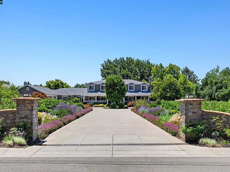 2207 Martin Ave — Photo 14