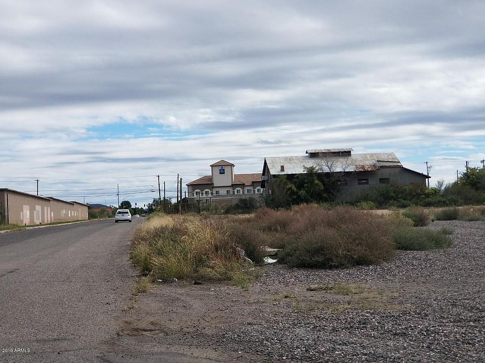 2nd image of 789 N Douglas Ave Lot '''-'''