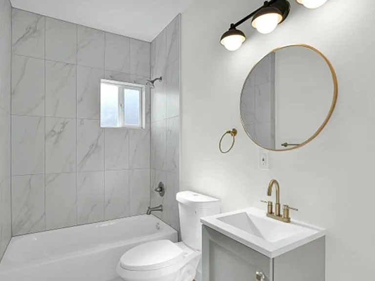 Newly Renovated 2 Bedroom, 1 Bath, with Stainless Appliances! — Photo 28