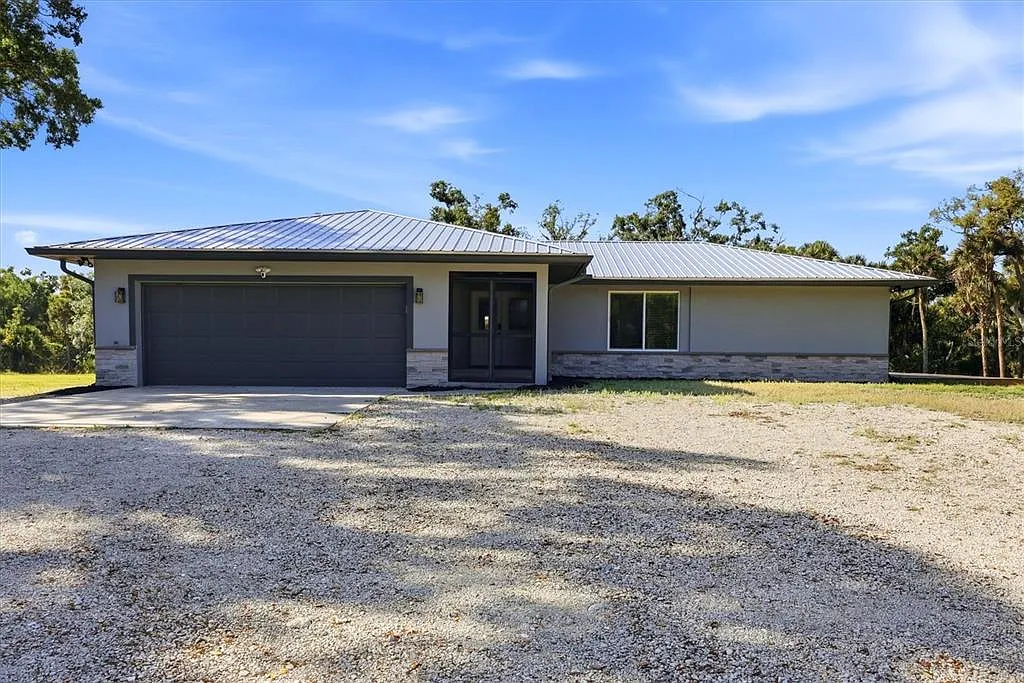 3 bed, 2.5 bath, 2046 sqft, $4,500 — Photo 2