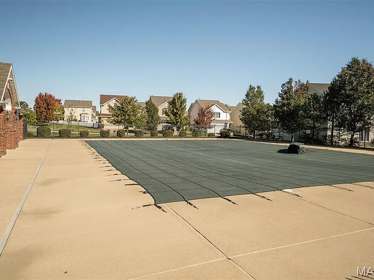 10201 Spring Creek Ln — Photo 28