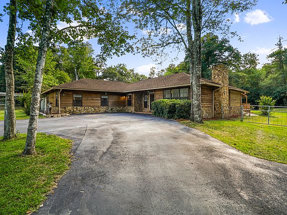 5th image of 2390 Pine Hollow Rd