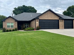 68 Debbie Dr, Farmington, AR 72730