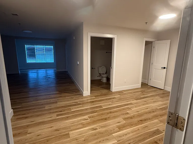 142 N Hines St — Photo 24