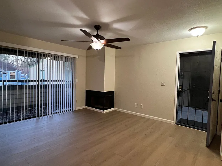 600 Del Verde Cir #2 — Photo 19