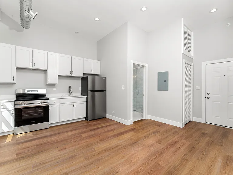 1219 W Devon Ave #203 — Photo 5