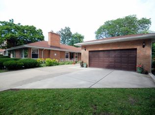 8911 Knox Ave, Skokie, IL 60076