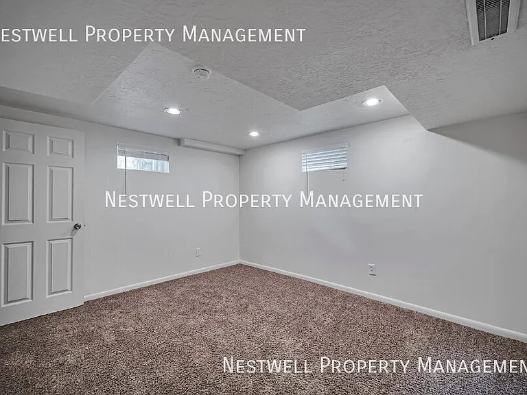 1335 E Maplewood Dr — Photo 11