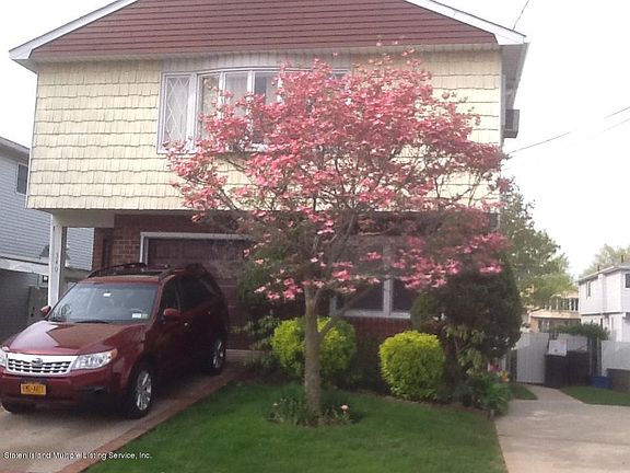3rd image of 340 Dongan Hills Ave