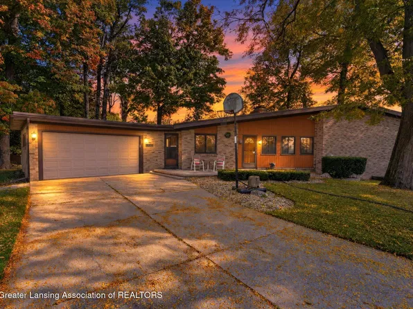 4216 Knoll Cir, Lansing, MI 48917