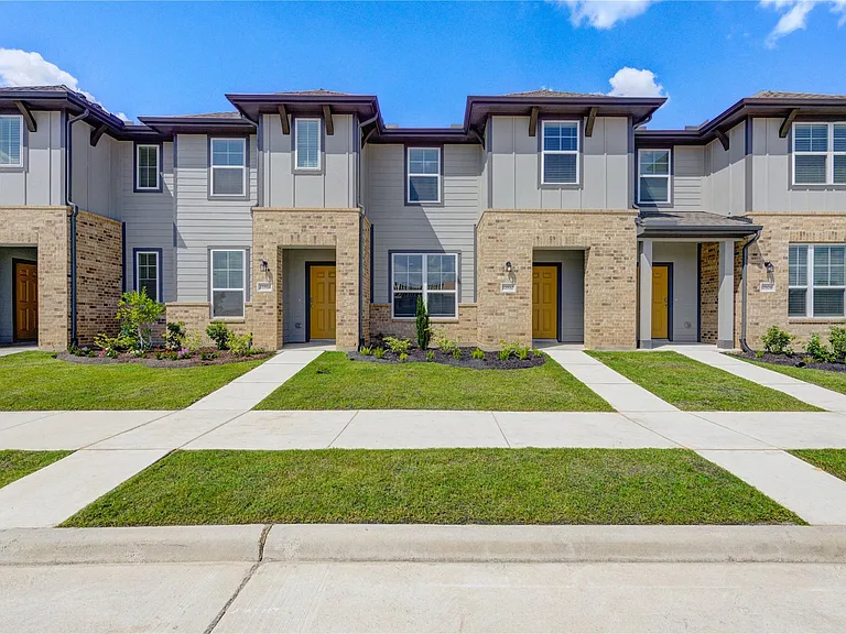 11910 De Carvalho Ln — Photo 1