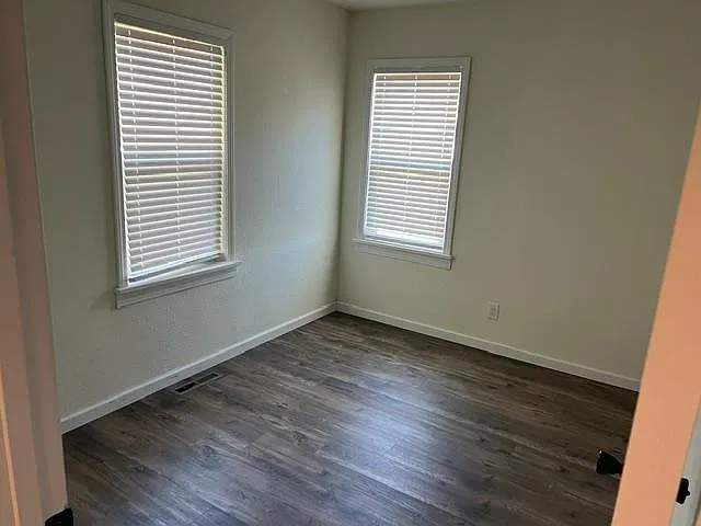 115 Meyer St — Photo 4