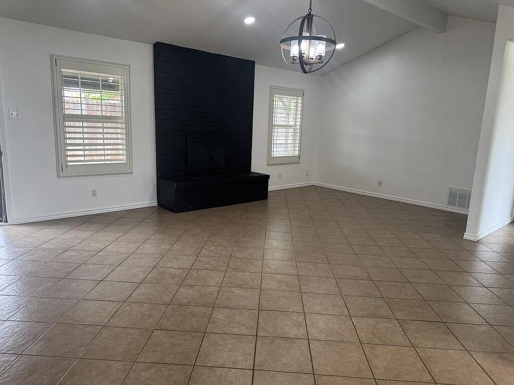 3 bed, 2.0 bath, 1546 sqft, $2,400 — Photo 2