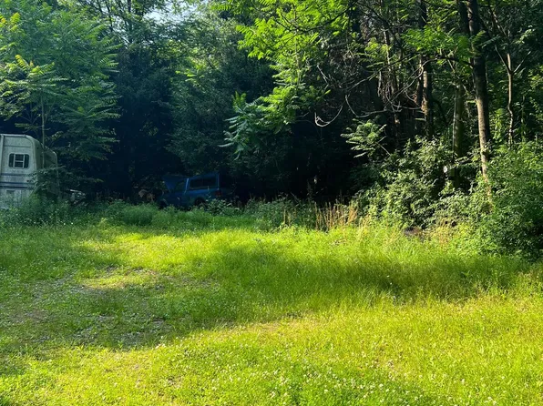 39 Hoffman Ln, Pine Grove, PA 17963