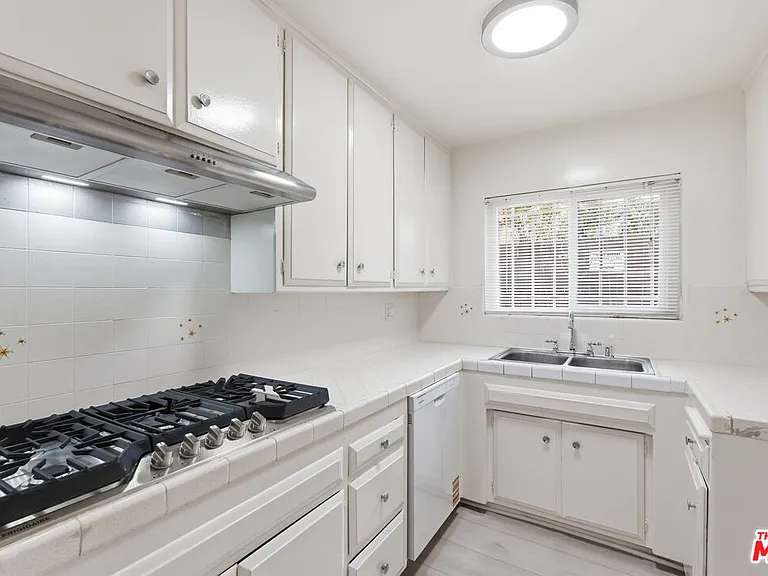 2332 S Beverly Glen Blvd #3 — Photo 5