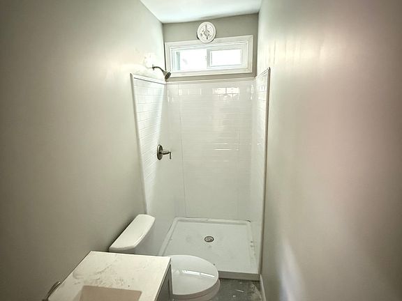 4th image of 3819 Acorn St #1