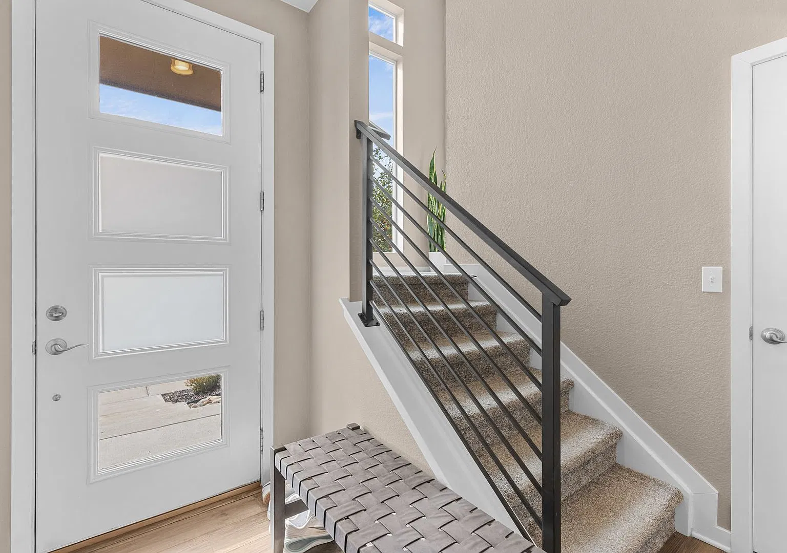 Stunning 2-Bedroom, 3-Bathroom Townhome with Rooftop Deck and Mountain Views — Photo 2