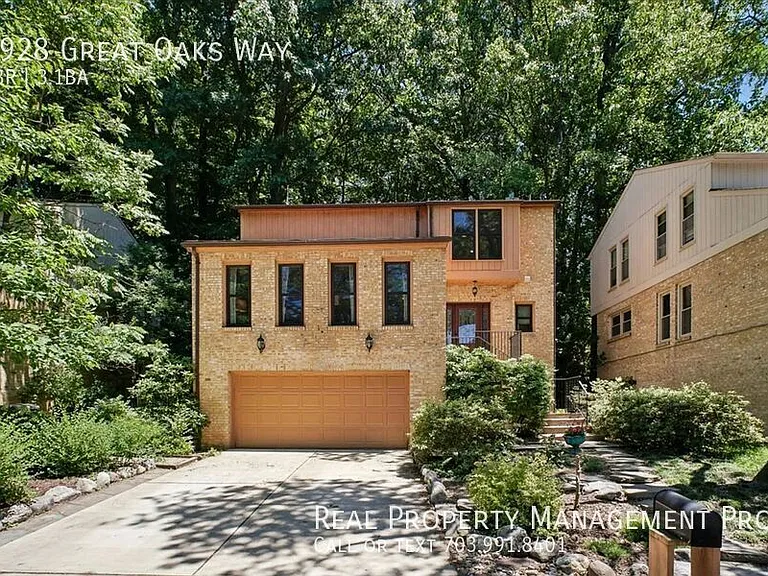 9928 Great Oaks Way — Photo 2