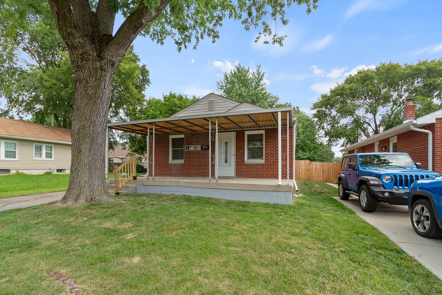 247 S Chester Ave photo 1