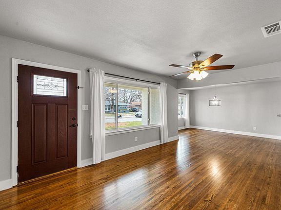 4th image of 208 Priddy Ln