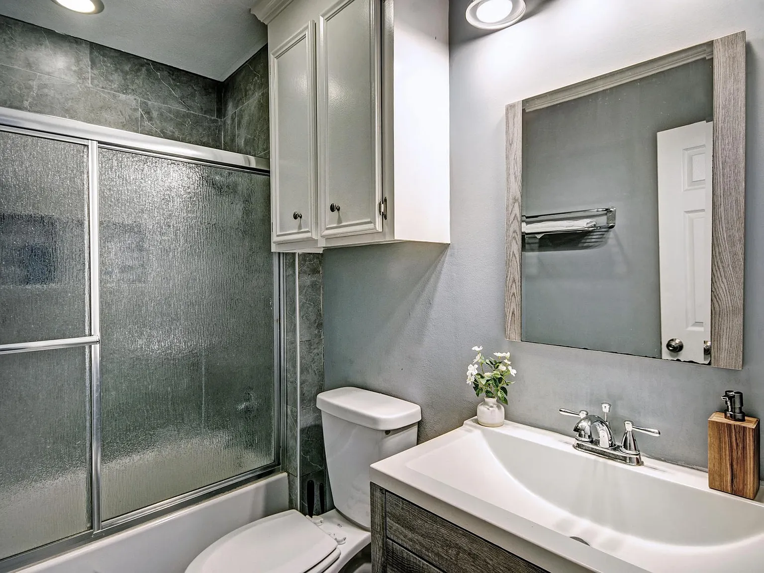 3 bed, 1500 sqft, $5,100 — Photo 4