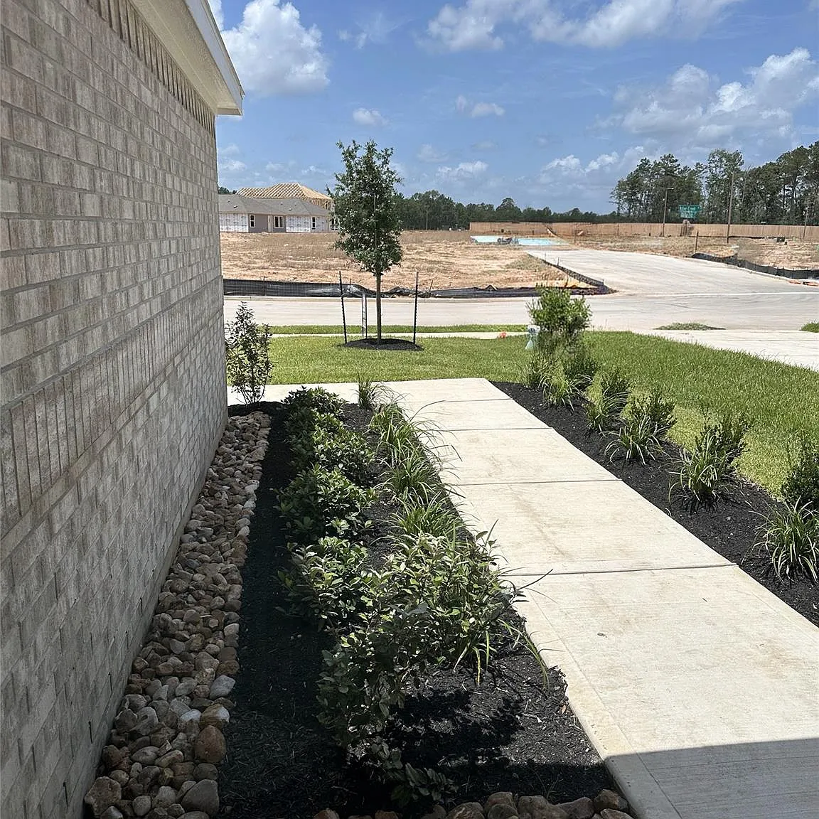 3 bed, 2.0 bath, 1451 sqft, $1,699 — Photo 4