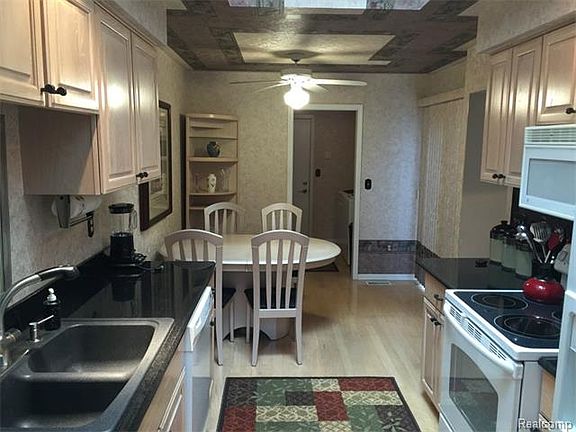4th image of 49433 Northwood Ct