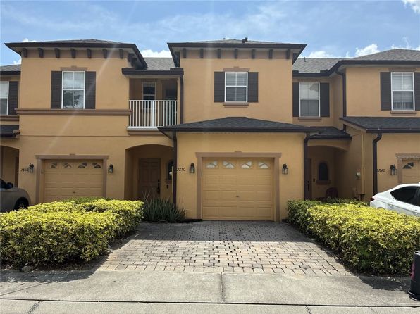 2850 Retreat View Cir