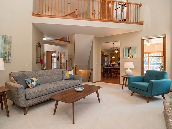 3rd image of 1582 Dogwood Dr