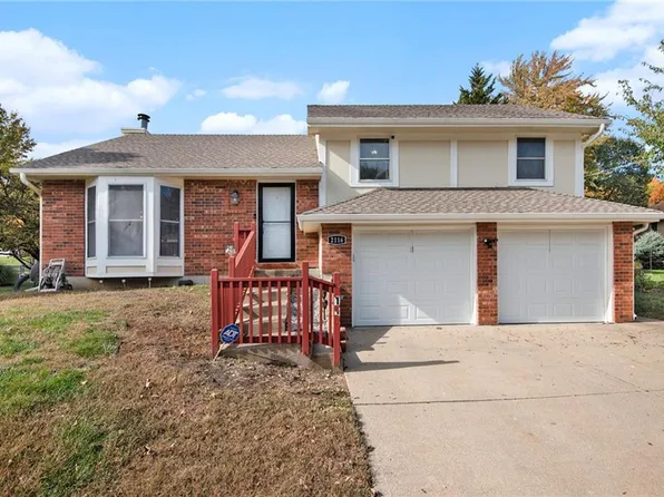 2116 Cambridge St, Leavenworth, KS 66048