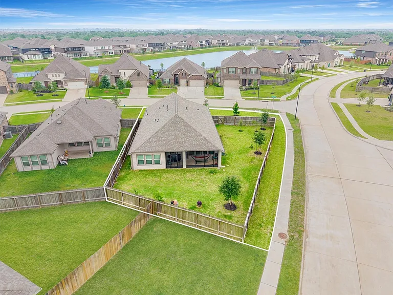 6303 Cambrai Wood Ln — Photo 36