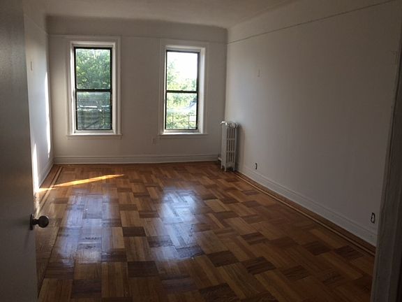 5th image of 15711 Sanford Ave APT 6D