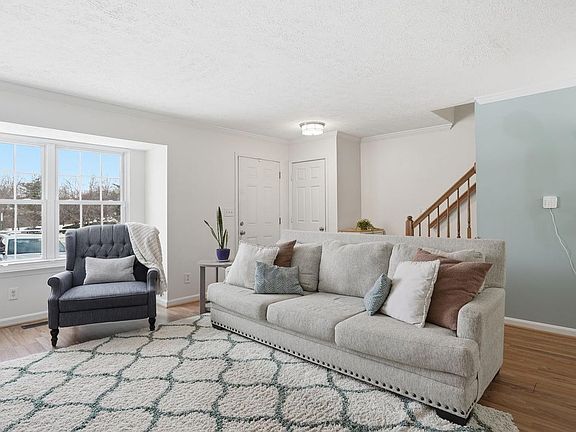 4th image of 107 Sterling Ct
