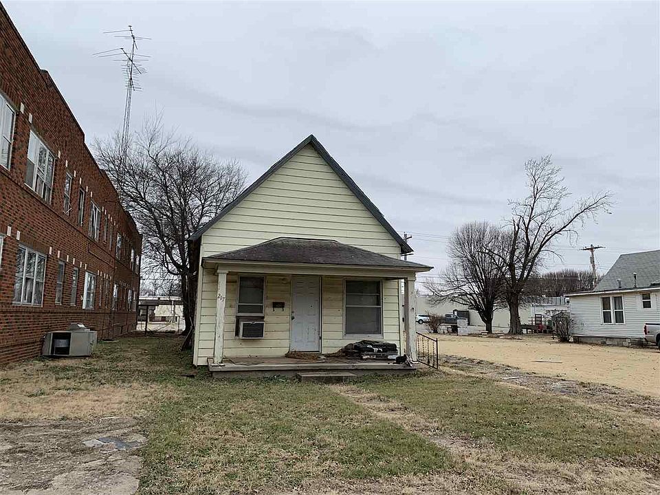 2nd image of 221 E Oklahoma Ave