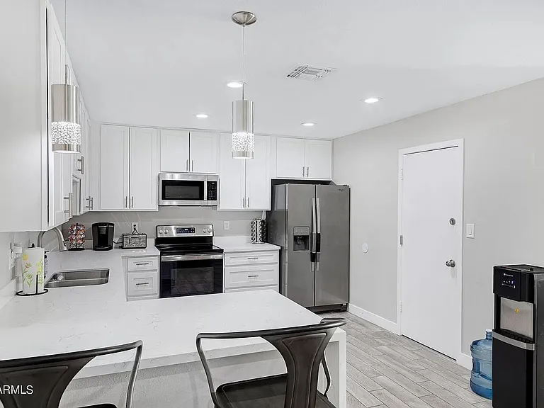 1834 E Alameda Dr — Photo 9