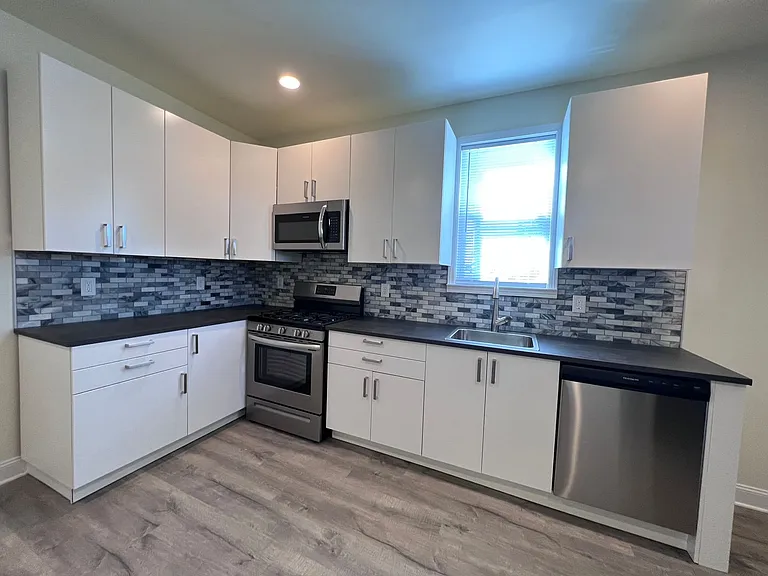 2918 Devlin St — Photo 9