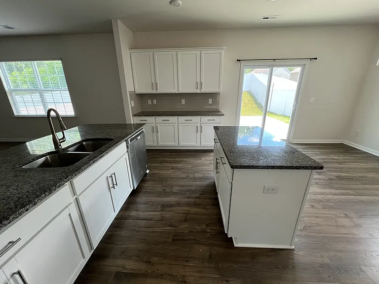 2020 Navarro Rd — Photo 4