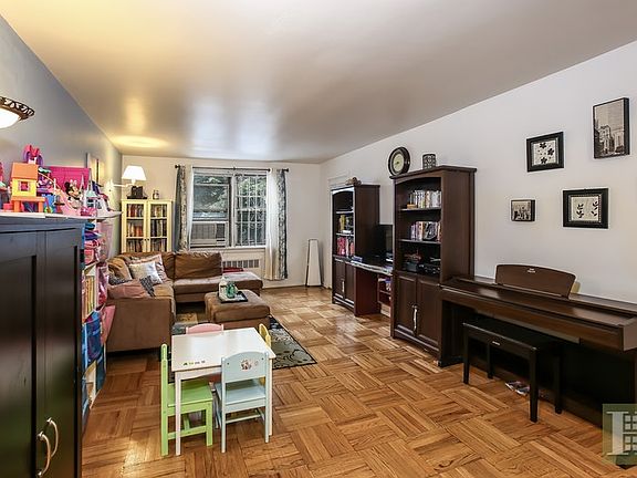 3rd image of 3512 Oxford Ave APT 1D