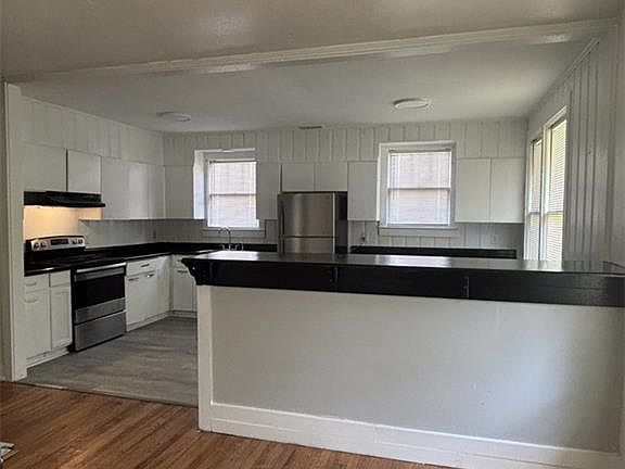 4th image of 562 Seminole St
