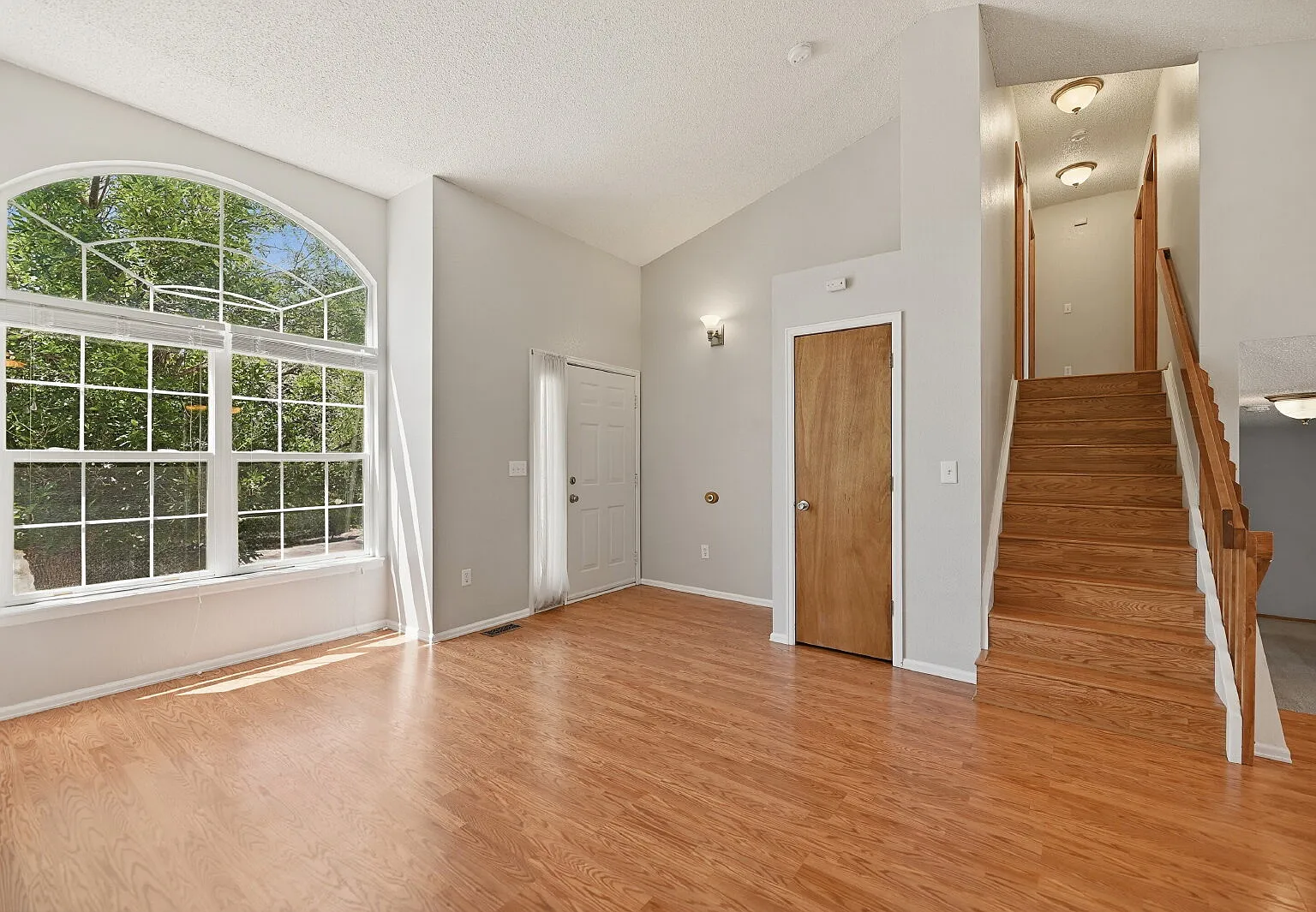 4 bed, 2.0 bath, 1456 sqft, $2,891 — Photo 2
