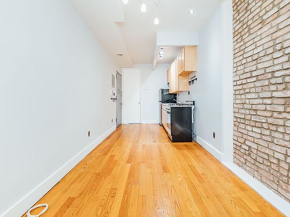 4th image of 885 Saint Johns Pl APT 8