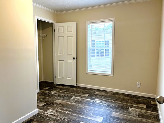 3rd image of 812 Lookout Dr