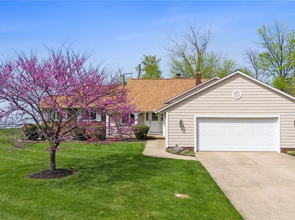 59 Lakehurst Dr, Eastlake, OH 44095