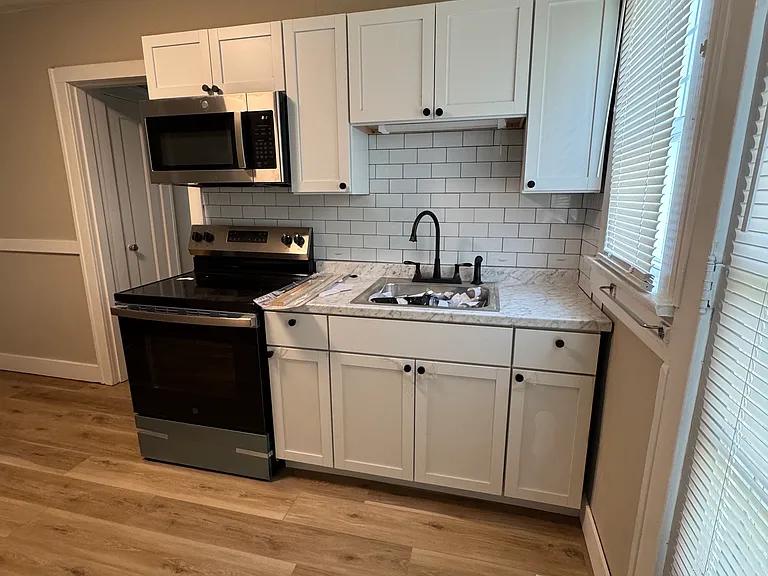 103 Whitelaw Ave — Photo 1