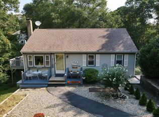 35 Mohican Ave, Mashpee, MA 02649