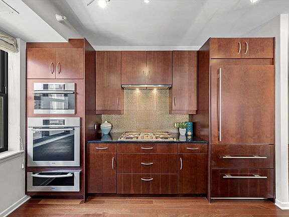 4th image of 451 W Huron St Unit 1408