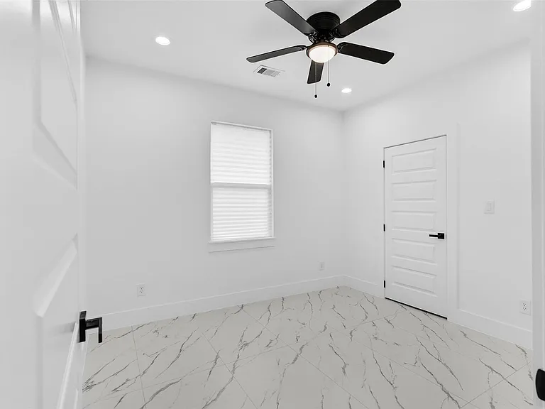9110 Everglade #B — Photo 12
