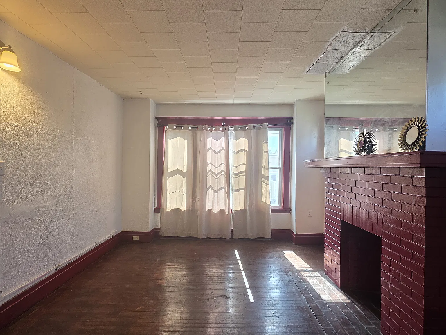 3 bed, 1200 sqft, $750 — Photo 2
