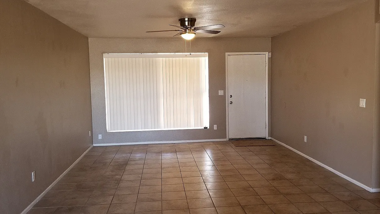 Nice Family Home In North Phoenix! — Photo 2